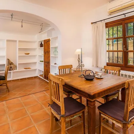 בית נופש Chalet Tres Mares קאלה מילור